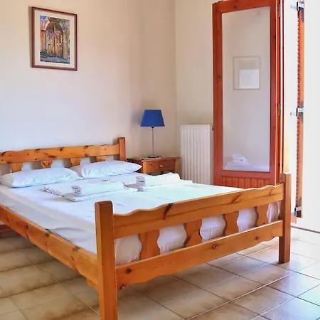 Seaview Studio Helen No 2 Apartment