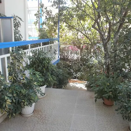 Seaview Studio Helen No 2 Apartment *